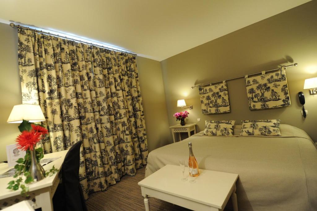 Hotel Spa Le Relais Du Bellay Montreuil-Bellay Rum bild