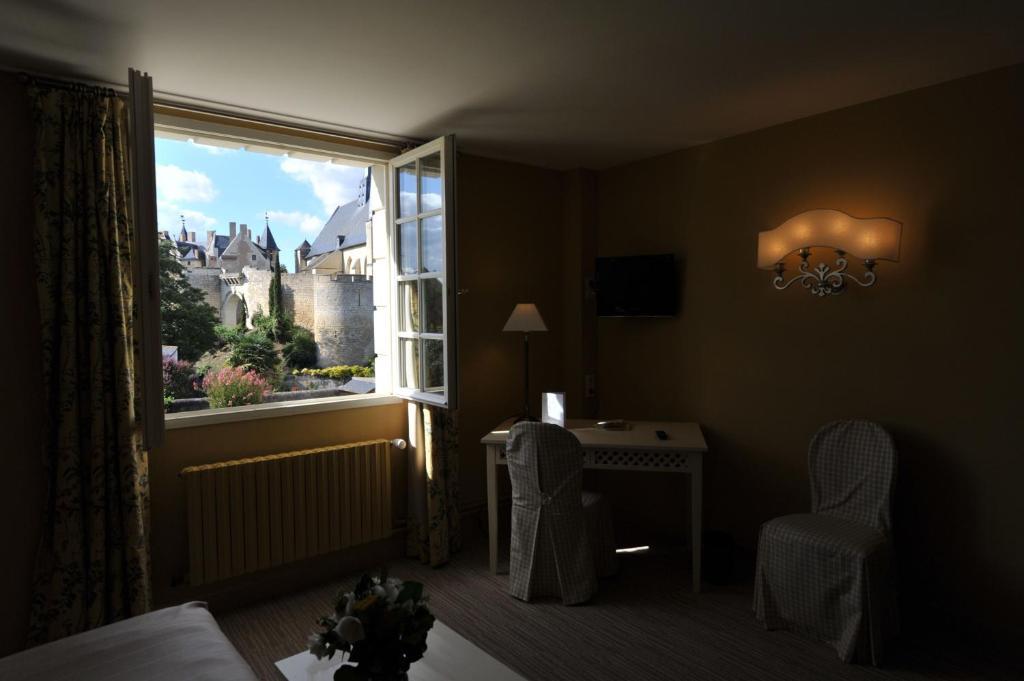 Hotel Spa Le Relais Du Bellay Montreuil-Bellay Rum bild