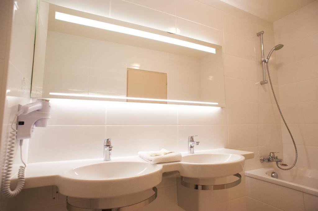 Hotel Spa Le Relais Du Bellay Montreuil-Bellay Exteriör bild